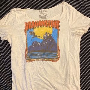 Short sleeve, ripped hemline